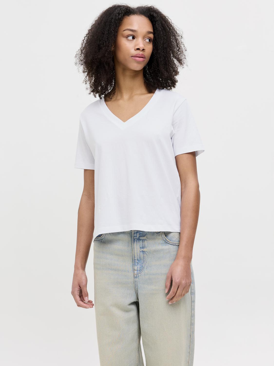 model_shot-front